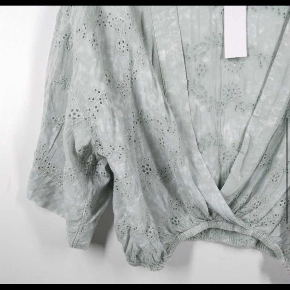 NWT Young, Broke & Fabulous Tia Eyelet Cropped Kimono Top size Small